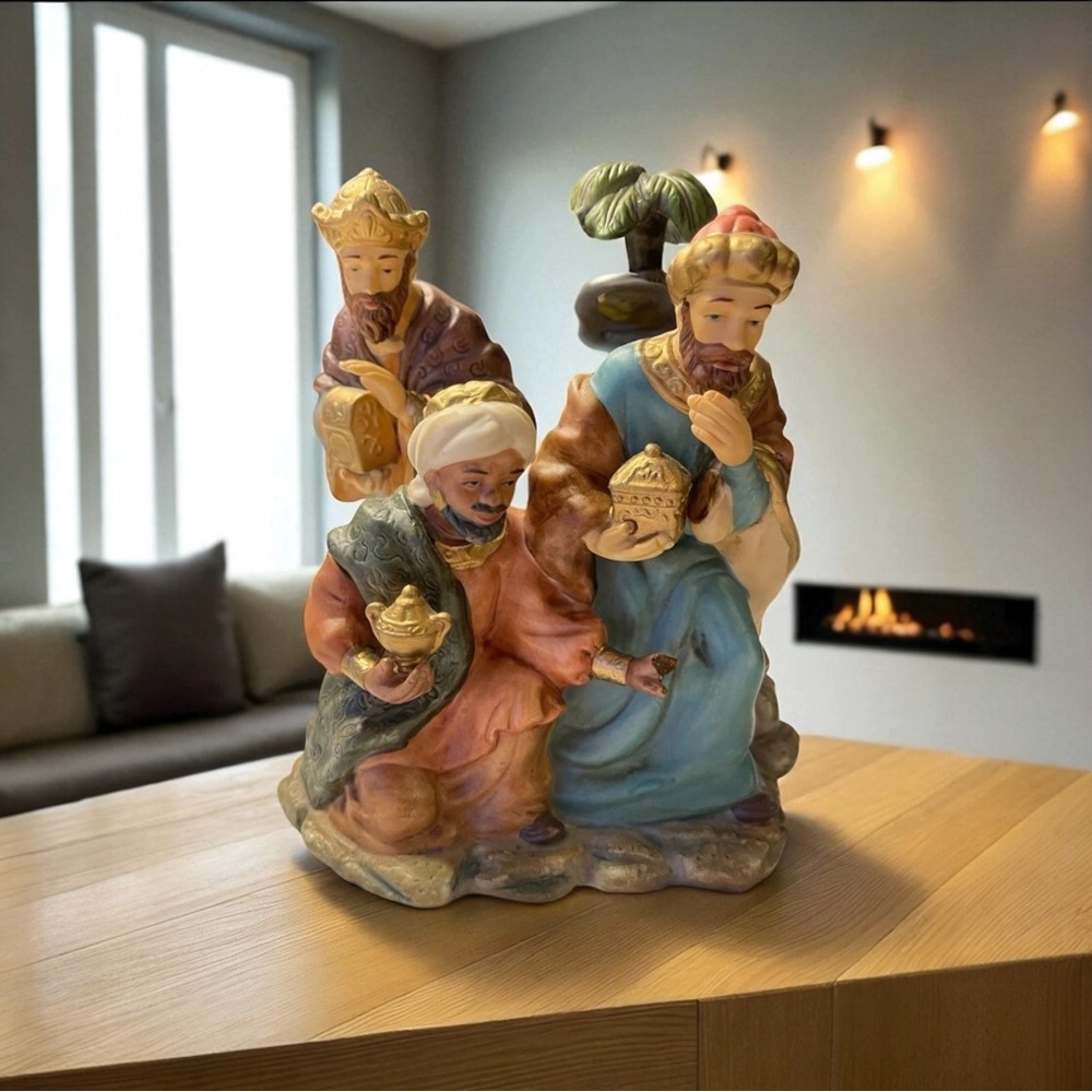 Vtg AVON Holiday Treasures Nativity Porcelain Blessed Visitors Kings Figurine
